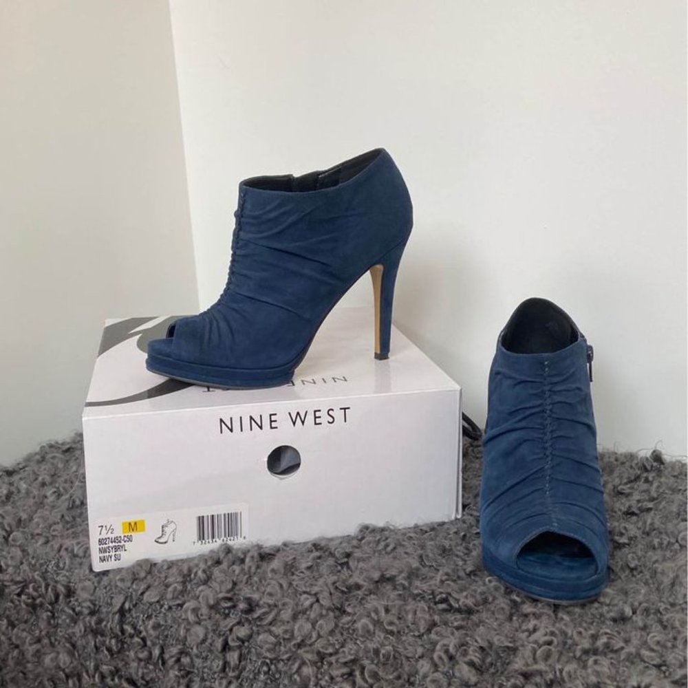 Nine West navy ruched open-toe suede booties - 7.5